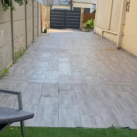 Pavillon Independant Au 1er Etage De Deux Le Blanc-Mesnil